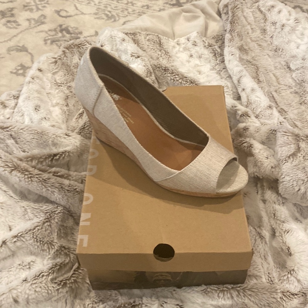 Toms